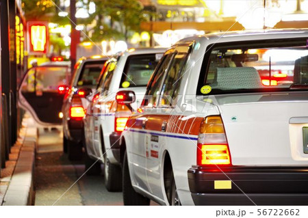 タクシーイメージ　交通イメージ　タクシー乗り場 56722662