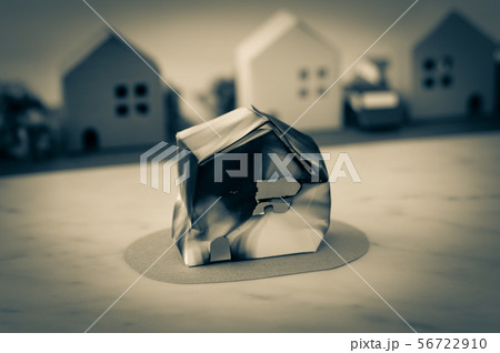 火事　火災　家　鎮火 56722910