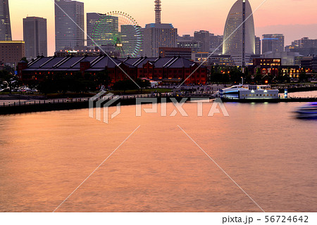横浜・みなとみらいの夕景 56724642