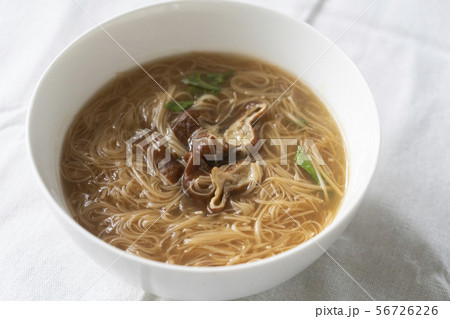 食べる 食事をする 食事 56726226