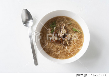 食べる 食事をする 食事 56726254