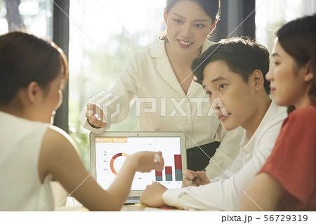 男女　ビジネス 56729319