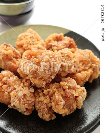 生姜醤油で下味をつけた おいしい鶏の唐揚げ 生姜醤油で下味をつけた おいしい鶏の唐揚げ 56732814