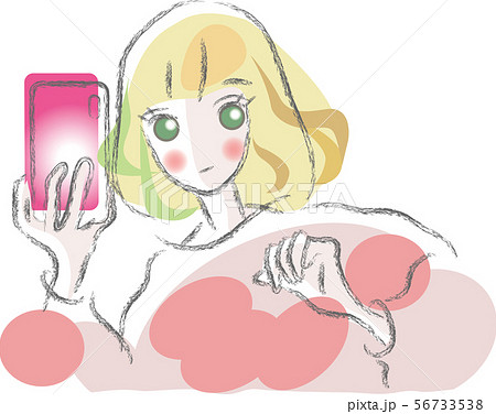 スマホで自撮りをする女性 56733538