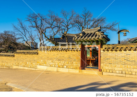 Beautiful architecture building Changdeokgung palace in Seoul city Beautiful architecture building Changdeokgung palace in Seoul city 56735152