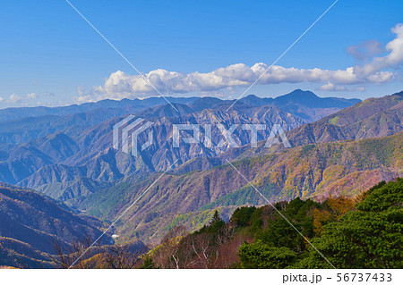 秋の奥日光 半月山展望所から南西側の山々(皇海山等)眺望 56737433