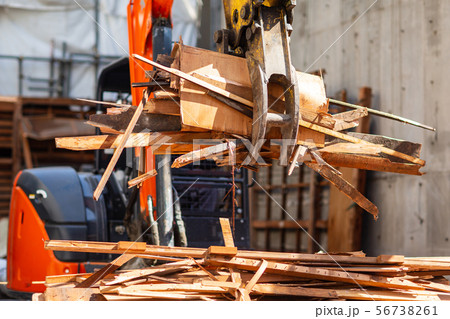 古い　戸建　解体　工事　現場 56738261
