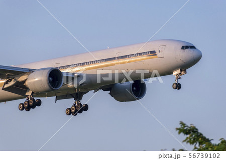 飛行機の車輪 飛行機の車輪 56739102