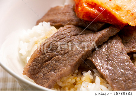 焼肉丼の焼肉(国産黒毛和牛バラ)のアップ。 焼肉丼の焼肉(国産黒毛和牛バラ)のアップ。 56739332