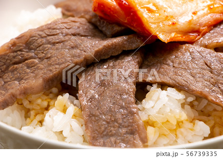 焼肉丼の焼肉(国産黒毛和牛バラ)のアップ。 焼肉丼の焼肉(国産黒毛和牛バラ)のアップ。 56739335