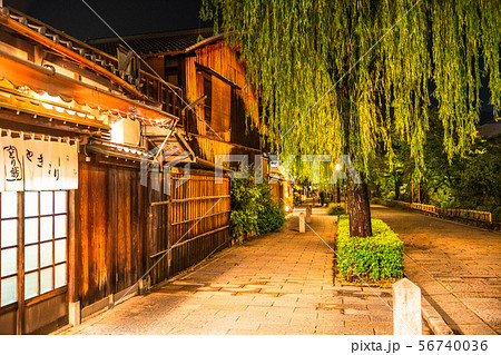 京都府 祇園白川 風情ある街並みの写真素材