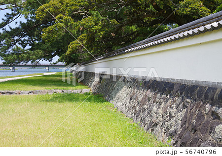 萩平安古の土塀と河川敷公園の眺め 萩平安古の土塀と河川敷公園の眺め 56740796