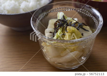 白菜と塩昆布の漬物 56752113