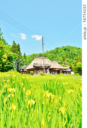 初夏の荻ノ島かやぶきの里風景の写真素材