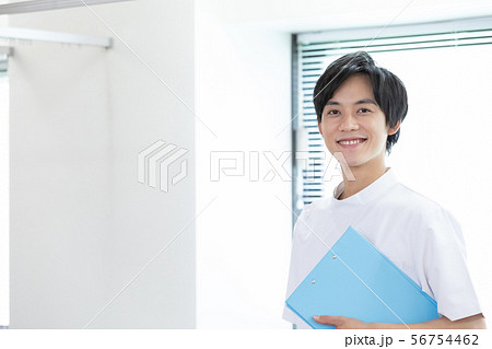 医療　医師のポートレート 56754462