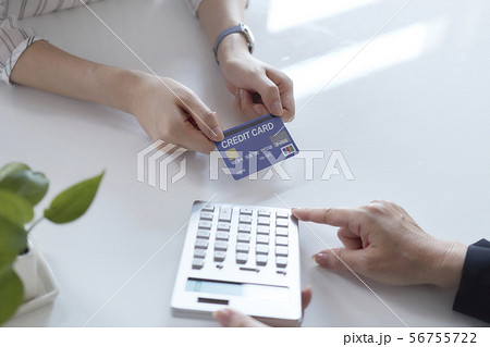 クレジットカード　支払い 56755722