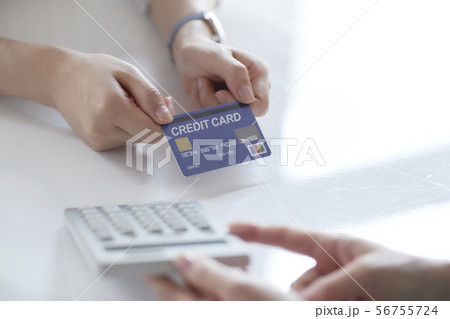 クレジットカード　支払い 56755724