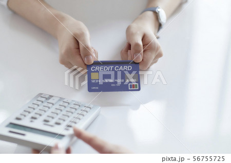 クレジットカード　支払い 56755725
