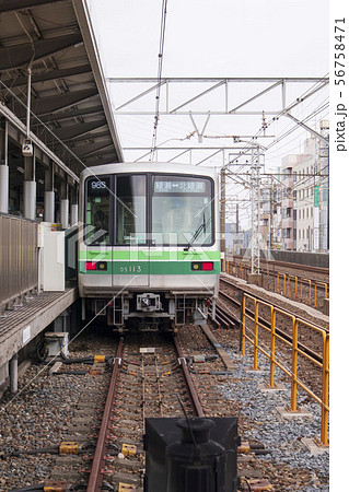 東京メトロ千代田線 綾瀬駅発北綾瀬駅行き 0番線 の写真素材