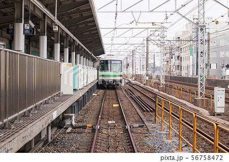 東京メトロ千代田線 綾瀬駅発北綾瀬駅行き 0番線 の写真素材