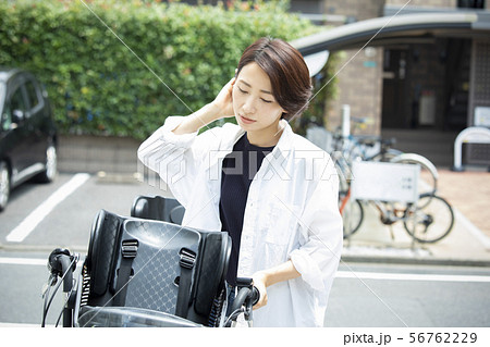 女性 ママチャリ 自転車 送り迎え 通勤 出勤 主婦 女性 ママチャリ 自転車 送り迎え 通勤 出勤 主婦 56762229