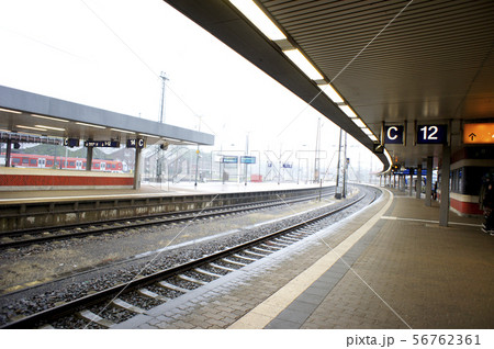 ドイツ　ザールブリュッケン駅 56762361