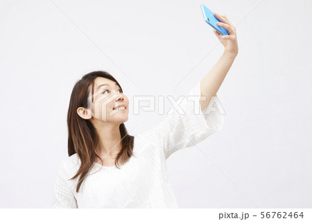 若い女性 若い女性 56762464