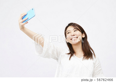 若い女性 56762466