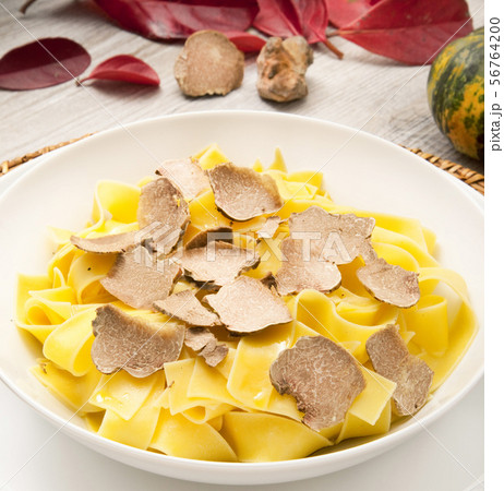 italian tagliatelle with truffle 56764200