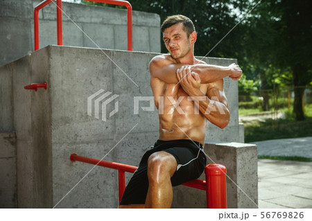 Bodybuilder with naked torso showing musclesの写真素材 [59743060] - PIXTA