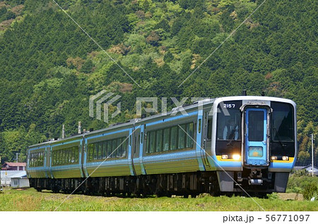 宇和れんげまつり期間中に伊予石城に臨時停車する特急宇和海 宇和れんげまつり期間中に伊予石城に臨時停車する特急宇和海 56771097