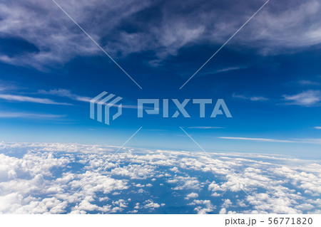 飛行機から見下ろす雲海 飛行機から見下ろす雲海 56771820