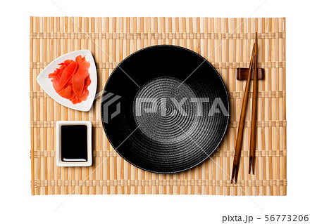 Empty round black plate with chopsticks for sushi 56773206