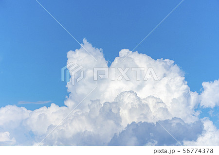 積乱雲 入道雲 夏の写真素材