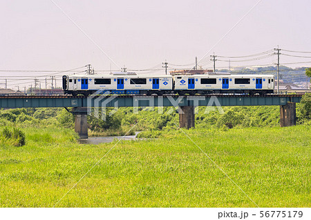香椎線　多々良川橋梁を走行する蓄電池電車クモハBEC819系 56775179