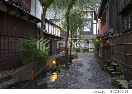 やなか水のこみち 岐阜県郡上市八幡町 の写真素材