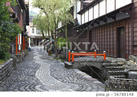 やなか水のこみち 岐阜県郡上市八幡町 の写真素材