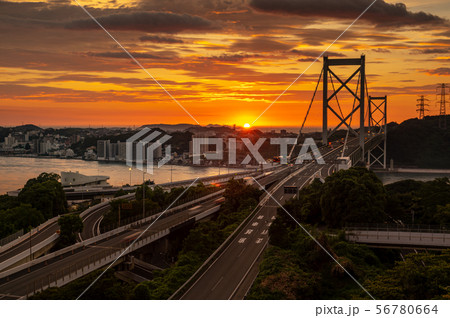 関門橋と夕日 関門橋と夕日 56780664