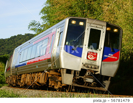 岡山へ直通する特急うずしお22号　阿波踊り増結で4両編成で運転 56781479