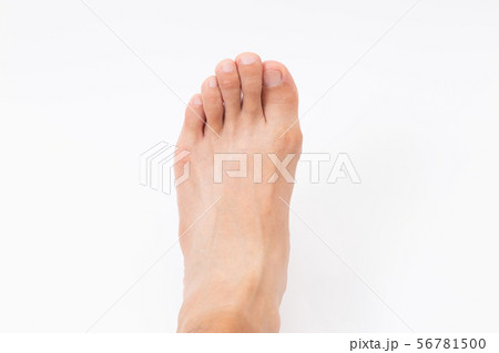 男性の足 56781500