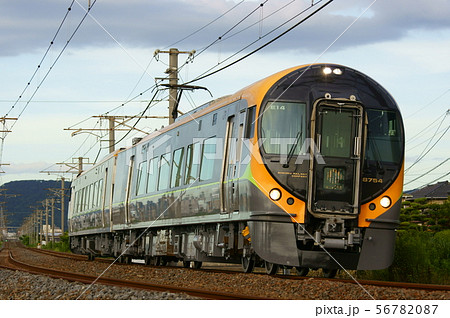 特急しおかぜ全編成岡山発着に伴い 高松 宇多津 多度津で単独運転する8600系 特急いしづちの写真素材 56782087 Pixta