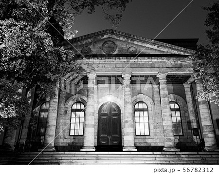 大阪 ライトアップされた旧桜宮公会堂（重要文化財）（モノクロ） 56782312