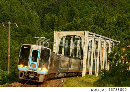 穴内川橋りょうを渡る特急しまんと+特急南風 56783896
