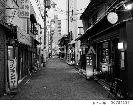 大阪市中央区 空堀界隈の夕暮れ(モノクロ) 大阪市中央区 空堀界隈の夕暮れ(モノクロ) 56784157