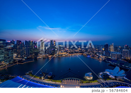 シンガポールの都市風景　ブルーモーメント 56784604