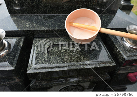 お墓の水鉢2 56790766