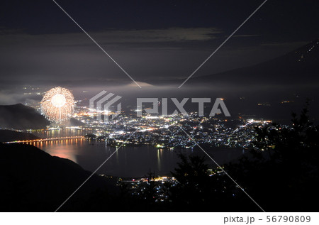 新道峠から望む河口湖湖上祭花火大会と富士山 56790809