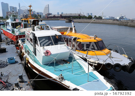 横浜港に停泊中の警戒船 56792392