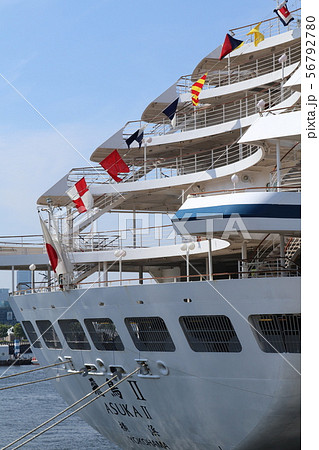 大さん橋に停泊中の大型クルーズ船飛鳥Ⅱ 56792780