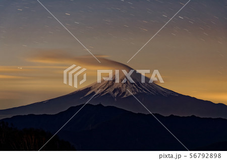 南大菩薩・大蔵高丸から見る夜の富士山 南大菩薩・大蔵高丸から見る夜の富士山 56792898